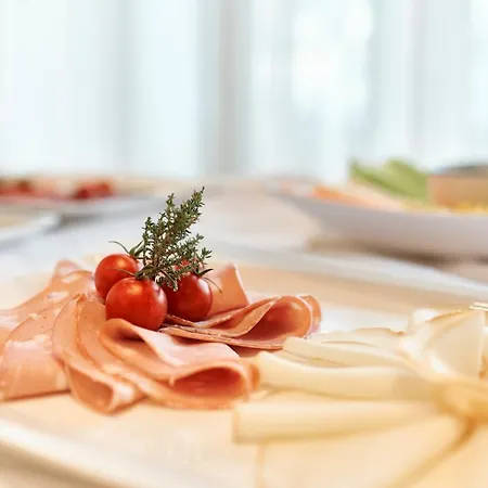 Hotel Lovran 3* Ловран