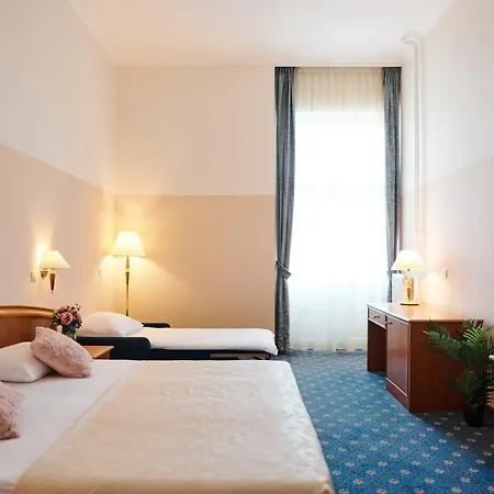 Hotel Lovran Отель Ловран