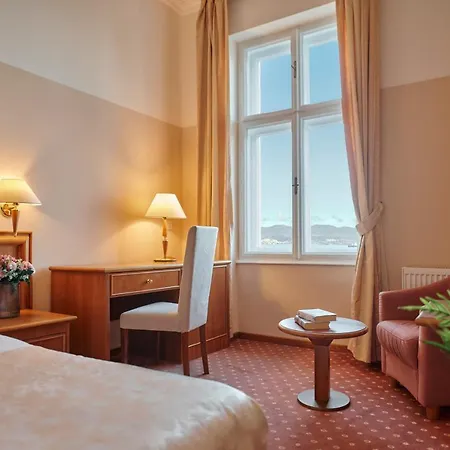 Отель Hotel Lovran 3*