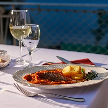 Отель Hotel Lovran Ловран