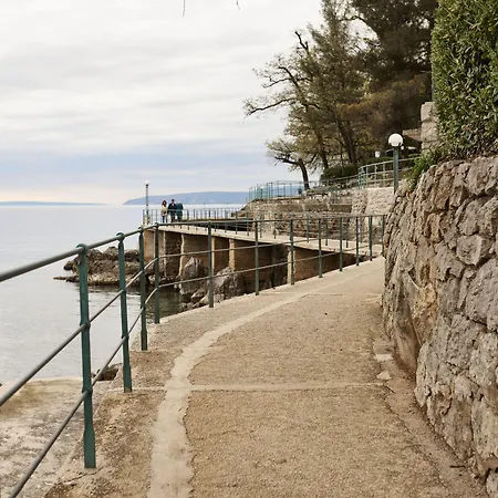 Hotel Lovran Ловран