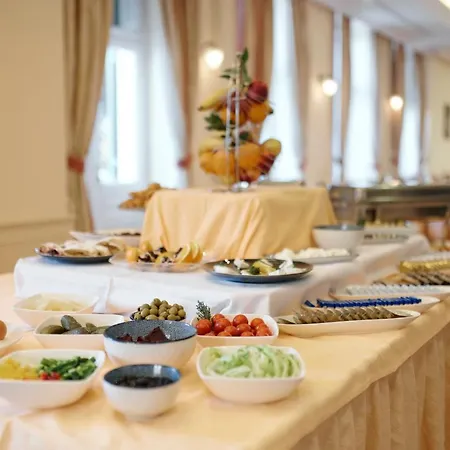 Hotel Lovran 호텔 3*