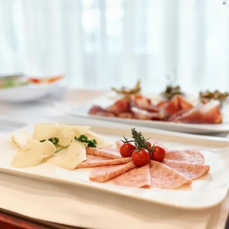 호텔 Hotel Lovran 3*